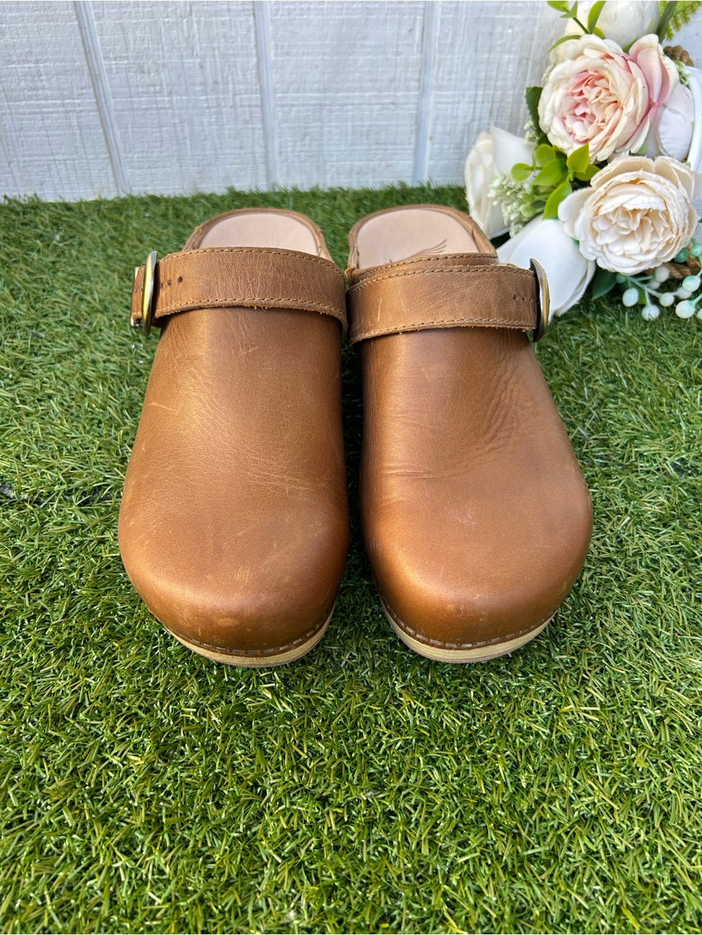 Dansko Baylor Women's Clogs Tan
Oiled Pull Up Leather
$154.95 size 37 US 6.5-7 - Picture 8 of 16